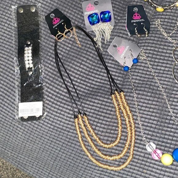 Paparazzi huge lot of new jewelry bracelets necklaces earrings - Picture 6 of 11